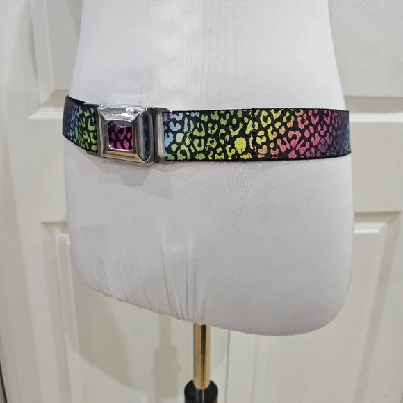 Vintage Y2K Hot Topic Punk Rainbow Pride Animal Print Seatbelt Buckle Belt OS - Picture 8 of 14